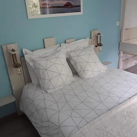 D'hotes Les Iris A Sur Le Bassin D'arcachon Bed & Breakfast