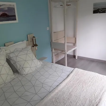 D'hotes Les Iris A Sur Le Bassin D'arcachon Bed & Breakfast 4*