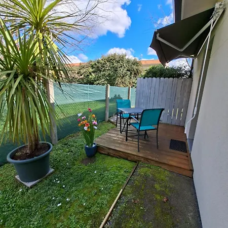 D'hotes Les Iris A Sur Le Bassin D'arcachon Bed & Breakfast