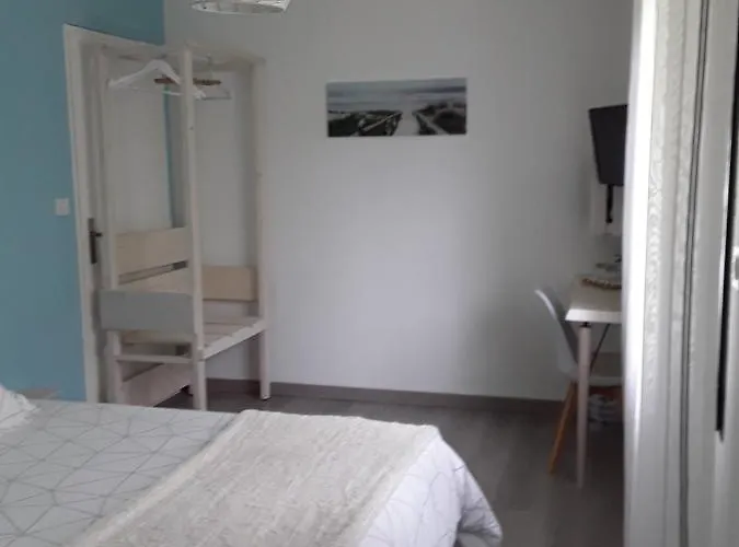 D'hotes Les Iris A Sur Le Bassin D'arcachon فندق مبيت وإفطار 4*